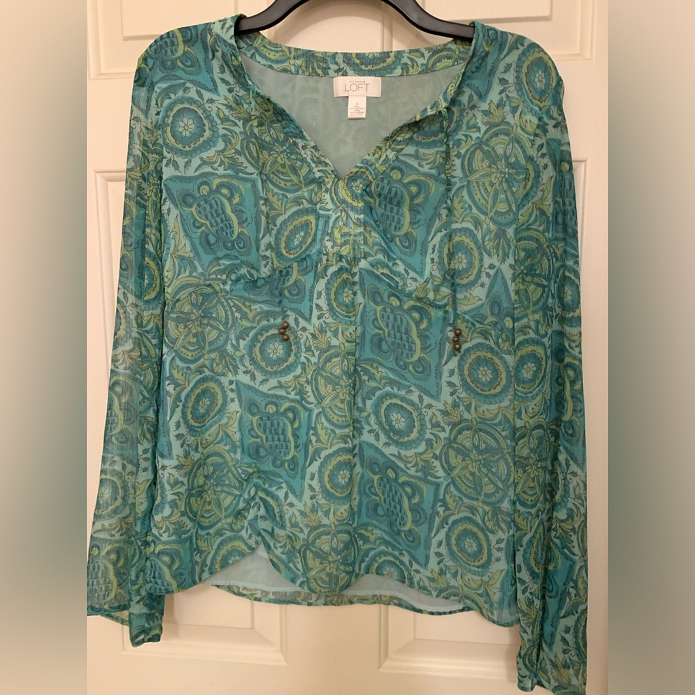 Ann Taylor Loft size 8 blue and green print shirt